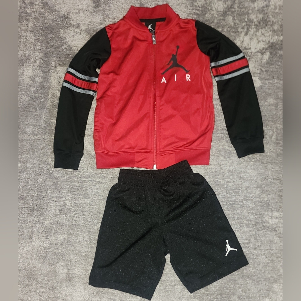 boys jordan shorts with zip up size 4-5
